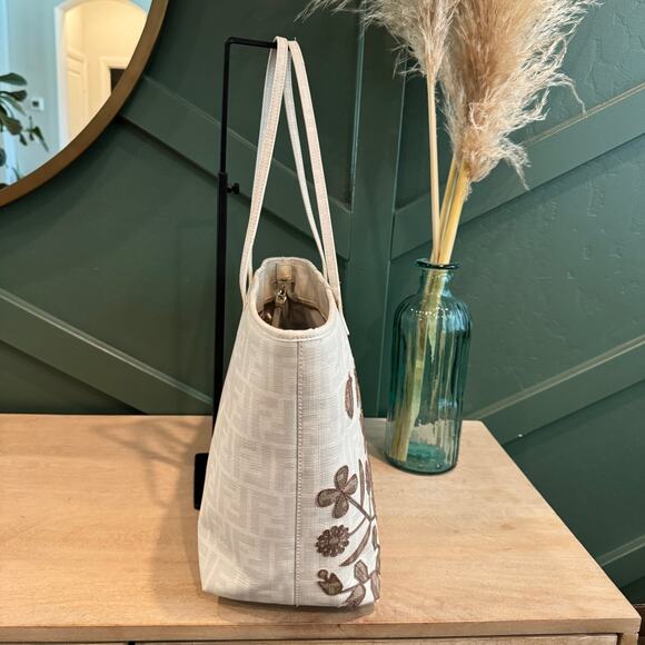 Fendi Spalmati FF Emboroidered Floral Medium Bag White - Picture 5 of 13